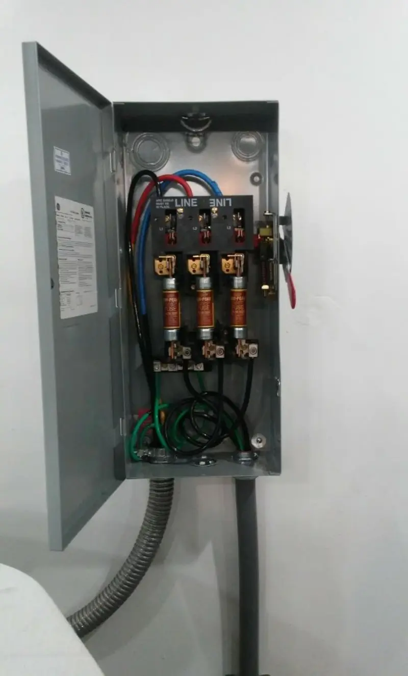 Three-phase disconnect switch installed for Electrical Wiring & Rewiring in Whitesboro